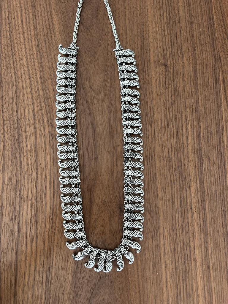 Howlite garland