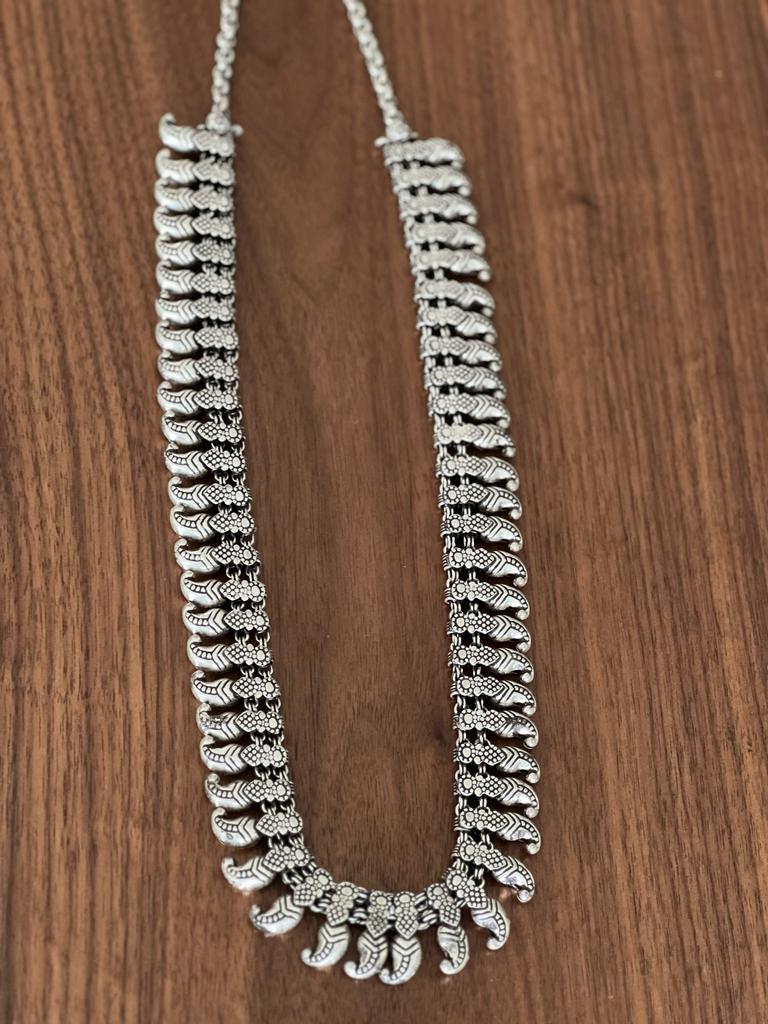 Howlite garland