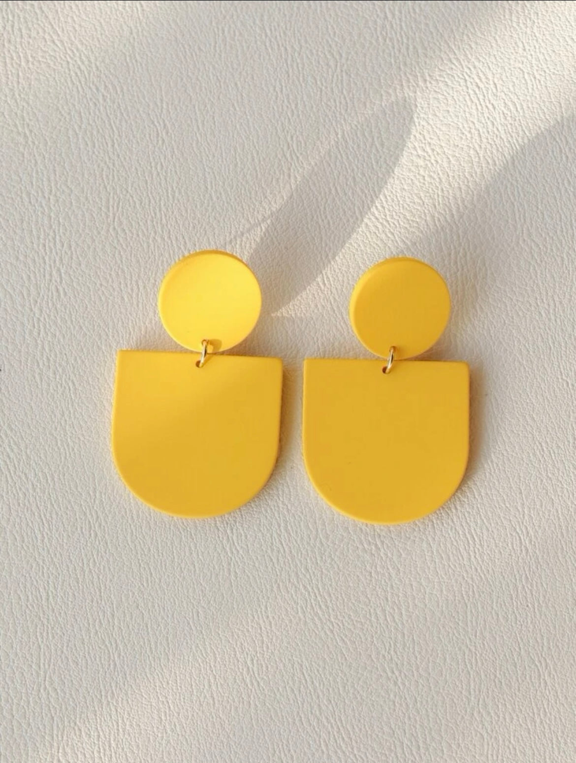 Ochre sand