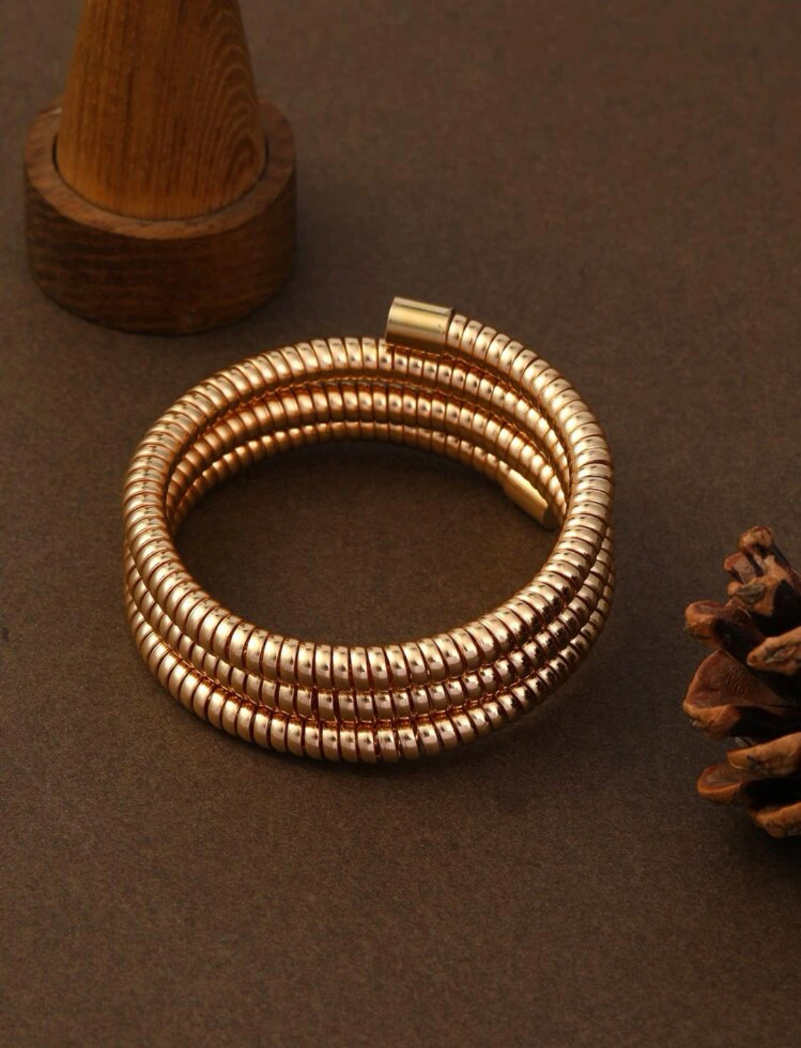 Swirl cuff