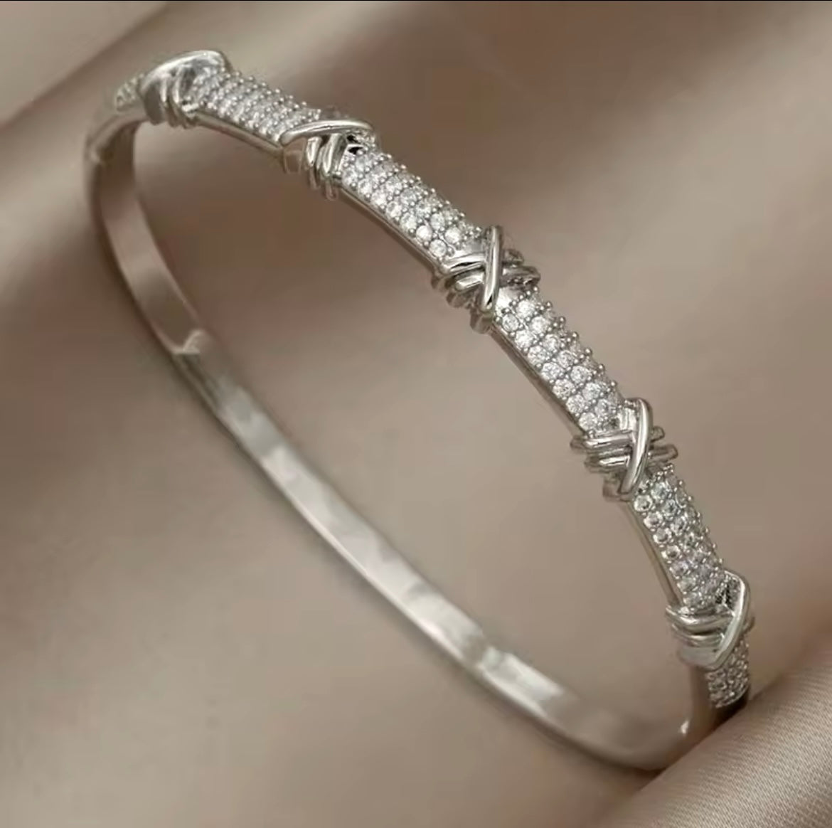 Crystal cross