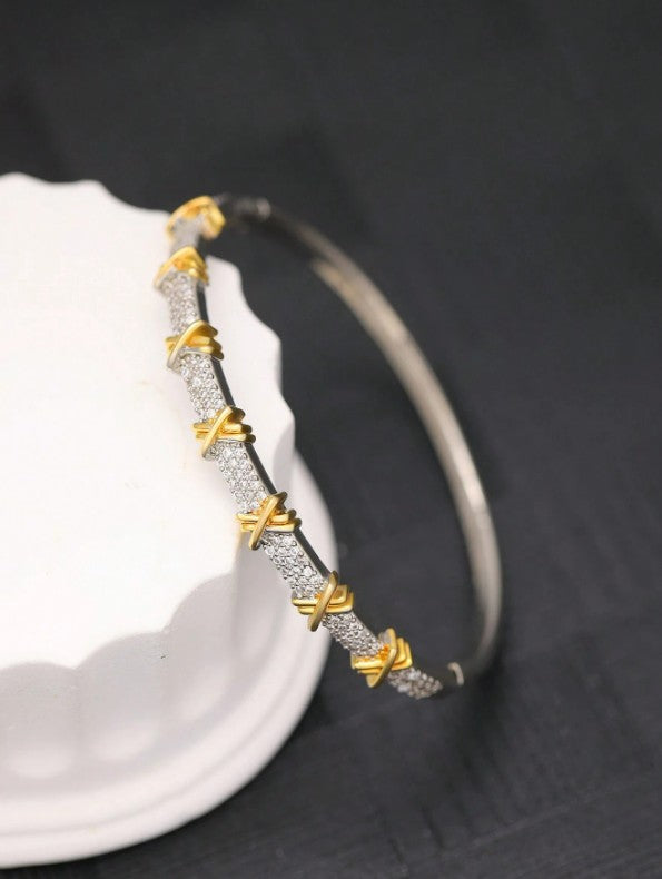 Crystal cross