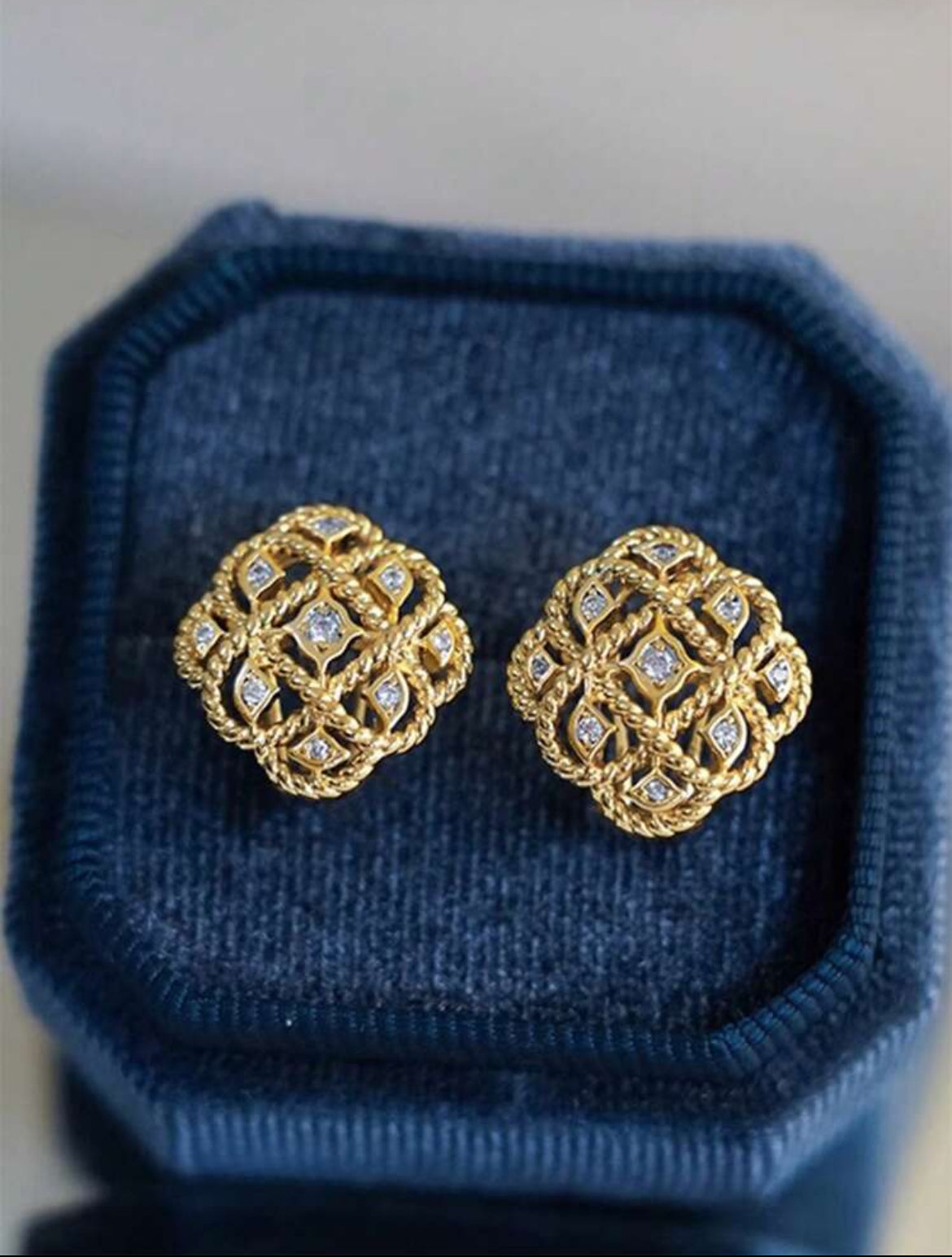 Diamond Lattice Studs