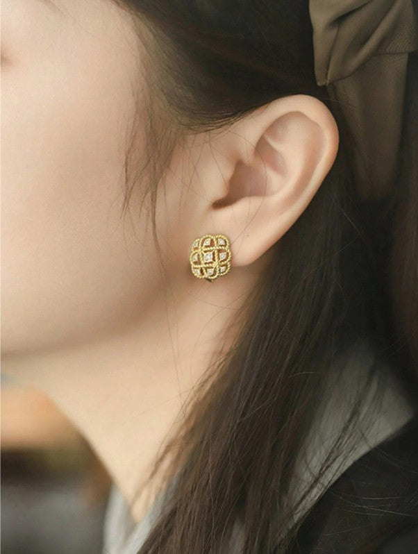 Diamond Lattice Studs