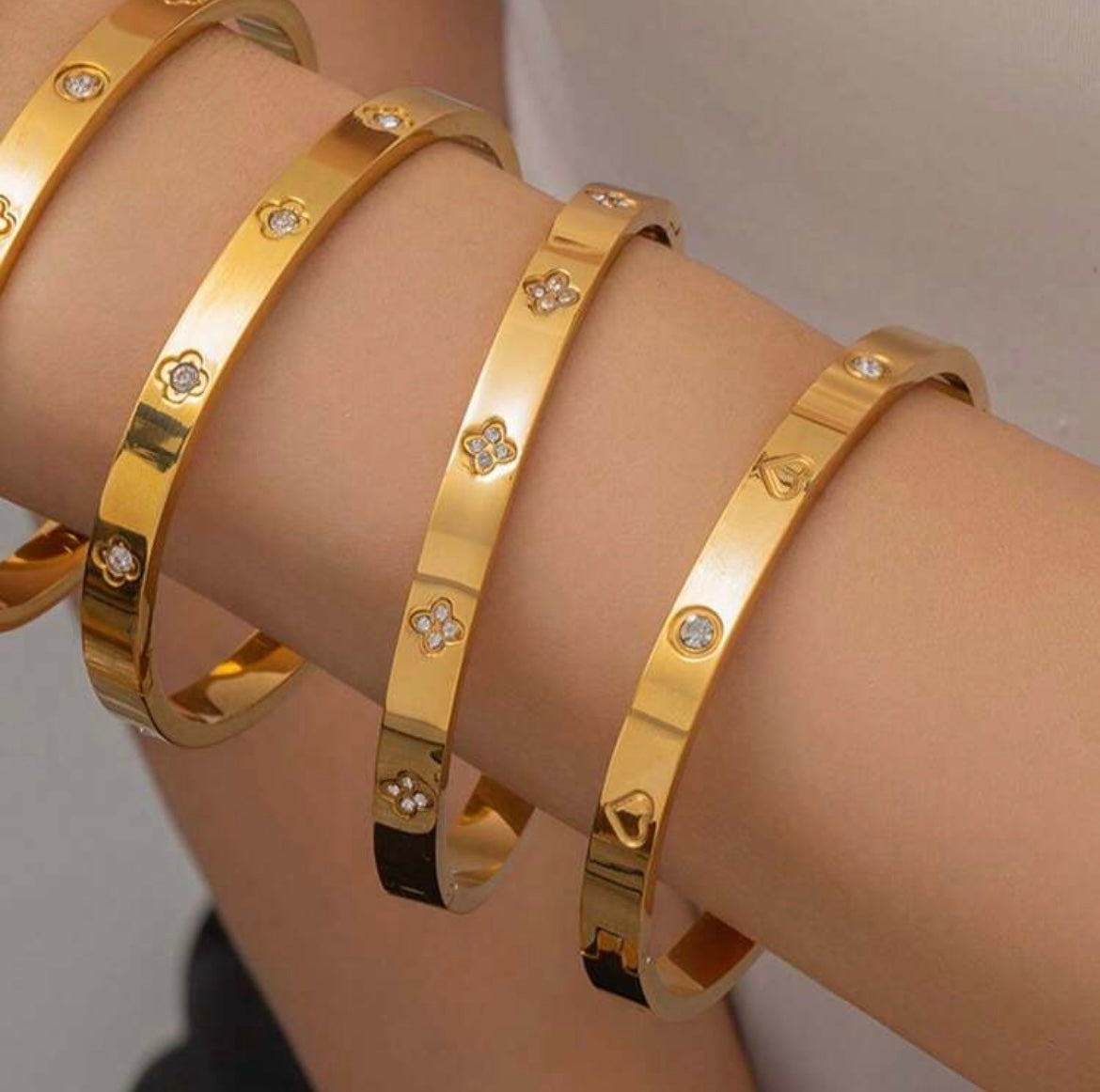 Chic Gold Bangle