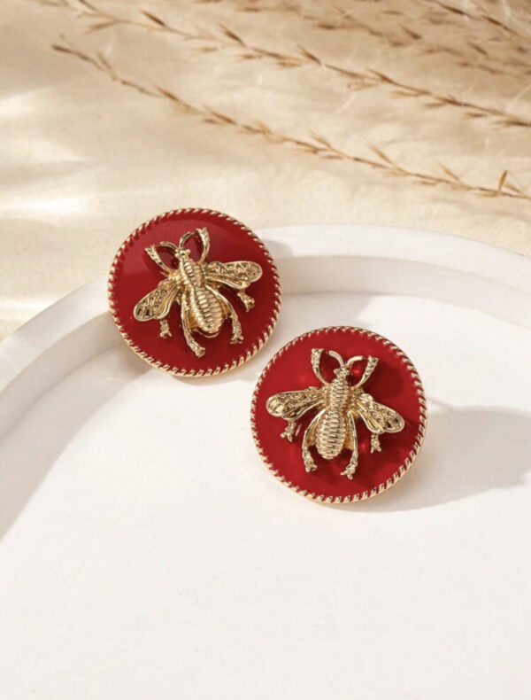 Bee Stud