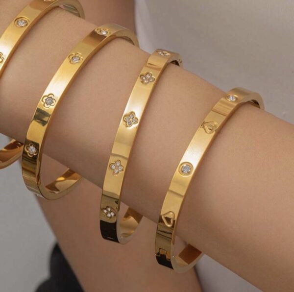 Chic Gold Bangle