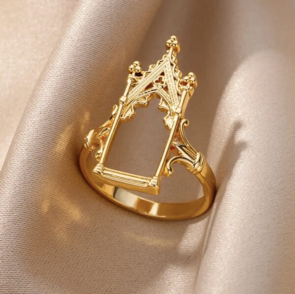 Royal Crest - Image 5