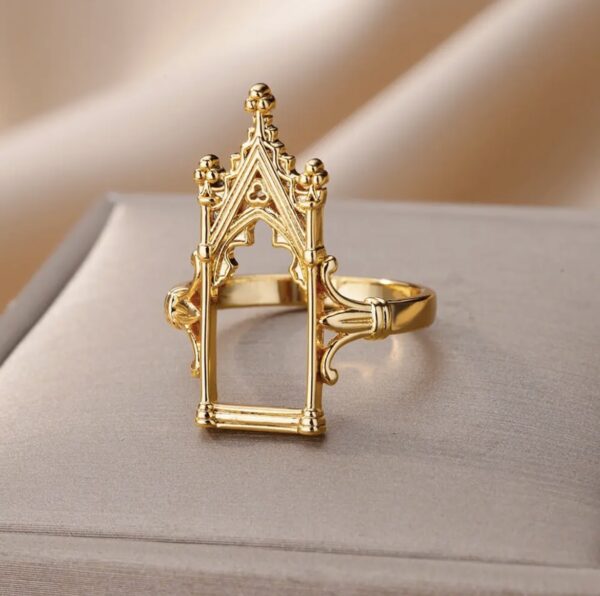 Royal Crest - Image 4